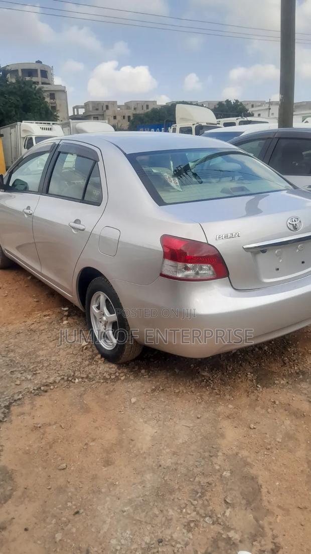 Toyota Belta 2010 Silver
