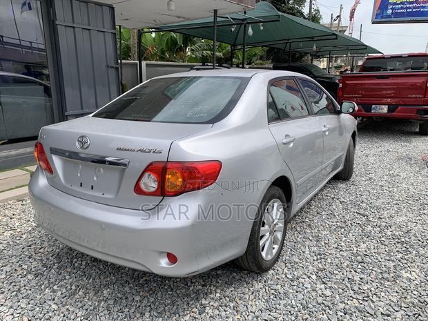 Toyota Corolla Altis 2010 Silver