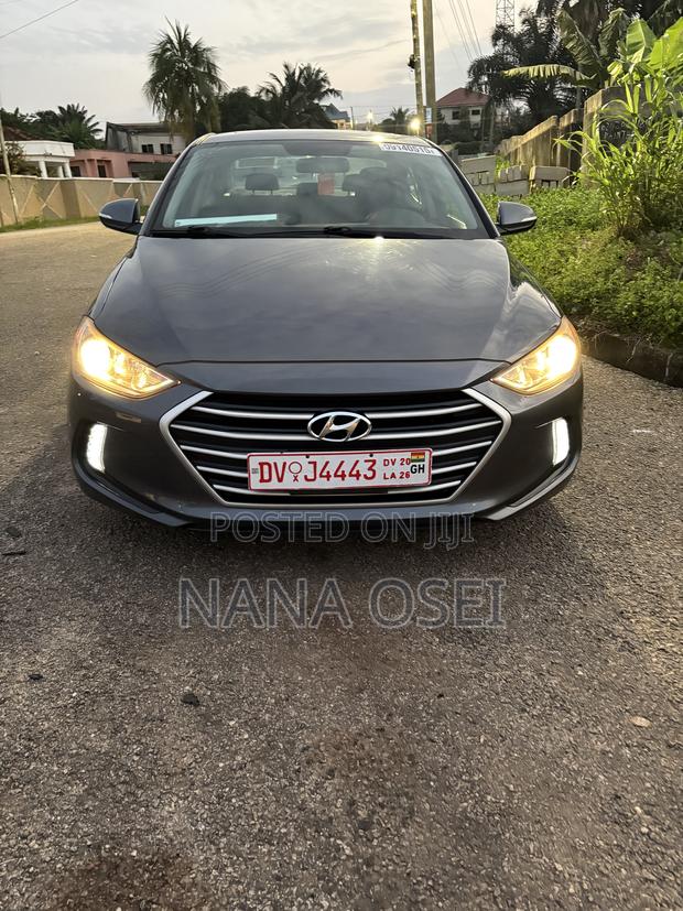 Hyundai Elantra Limited Sedan FWD (2.0L 4cyl 6A) 2017 Gray