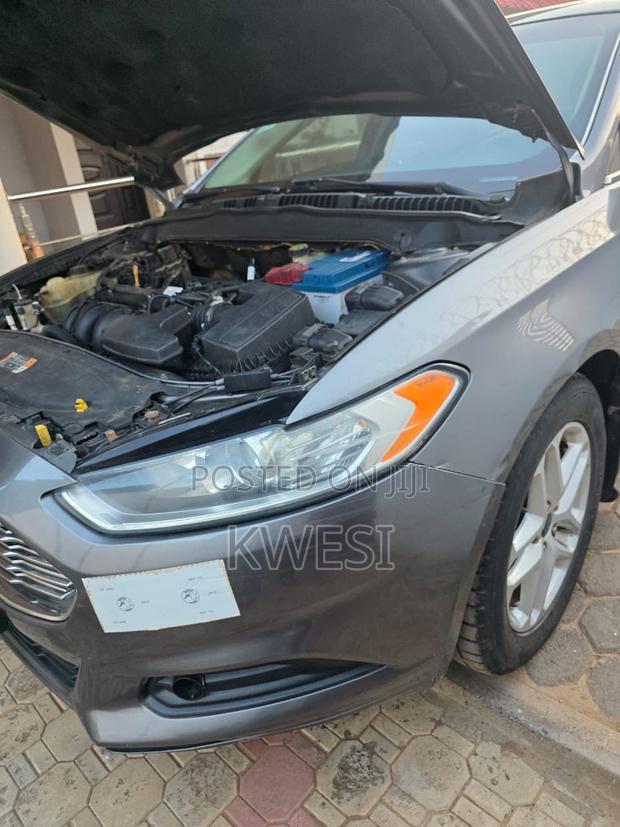 Ford Fusion SE 4dr Sedan (2.5L 4cyl 6A) 2014 Gray