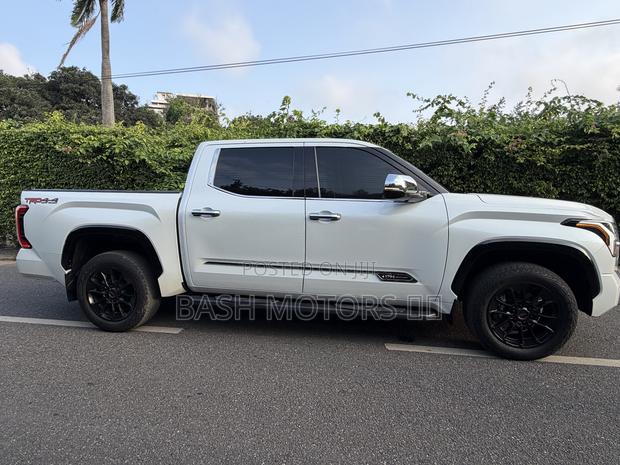 Toyota Tundra 1794 Edition CrewMax 5.5' Bed 2023 White