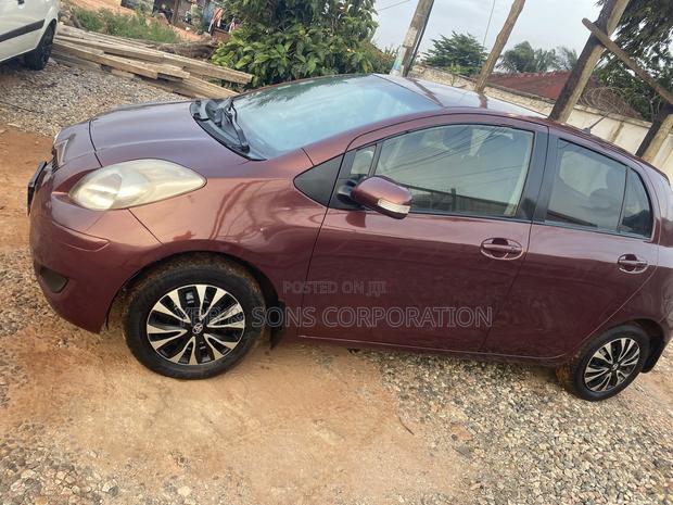 Toyota Vitz 2010 Brown