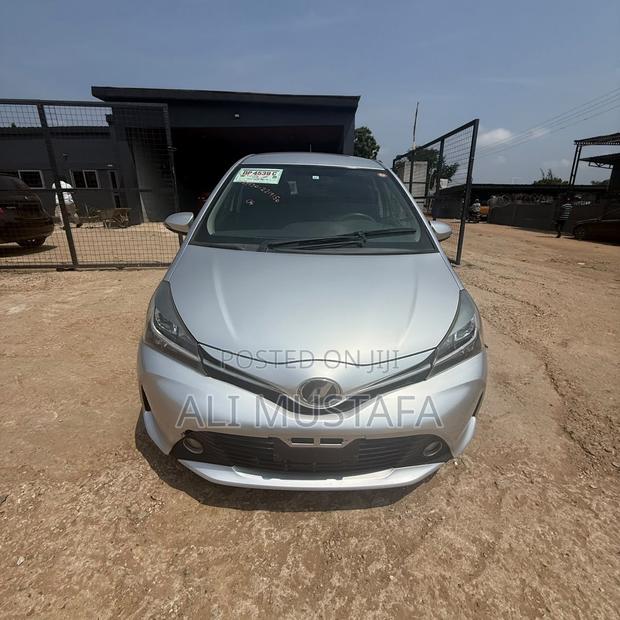 Toyota Vitz 1.3 FWD 5dr 2015 Silver