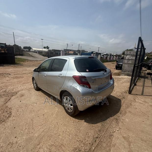 Toyota Vitz 1.3 FWD 5dr 2015 Silver