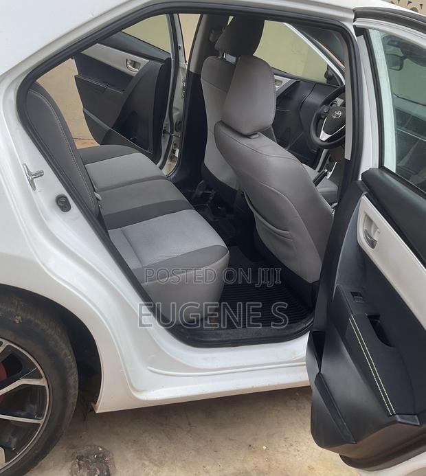 Toyota Corolla LE ECO 4dr Sedan (1.8L 4cyl CVT) 2017 White