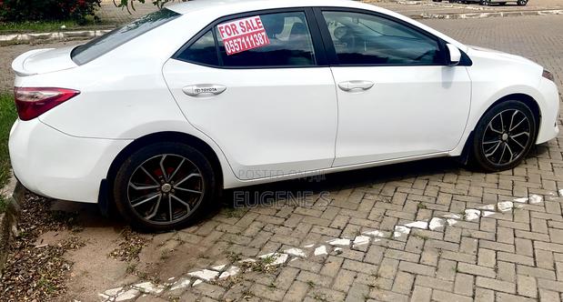 Toyota Corolla LE ECO 4dr Sedan (1.8L 4cyl CVT) 2017 White