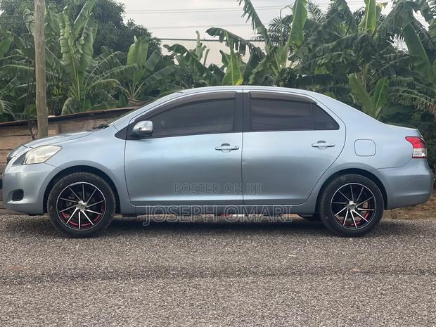 Toyota Belta 2011 Blue