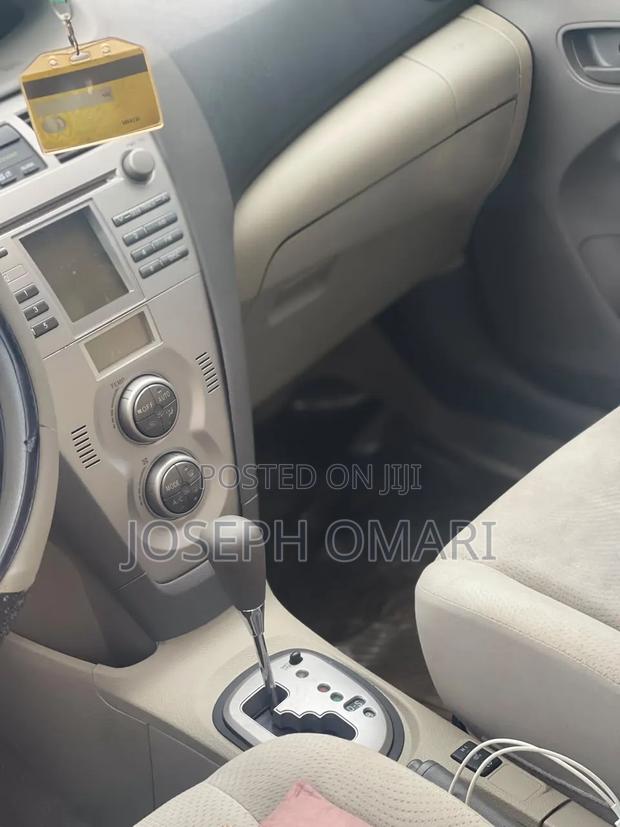 Toyota Belta 2011 Blue