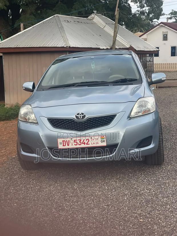 Toyota Belta 2011 Blue