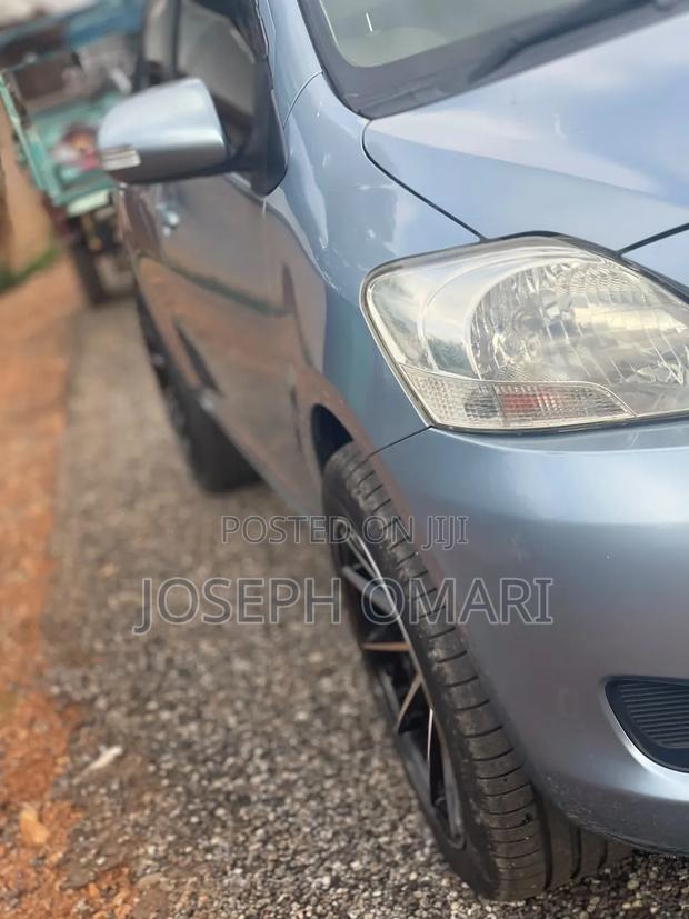 Toyota Belta 2011 Blue