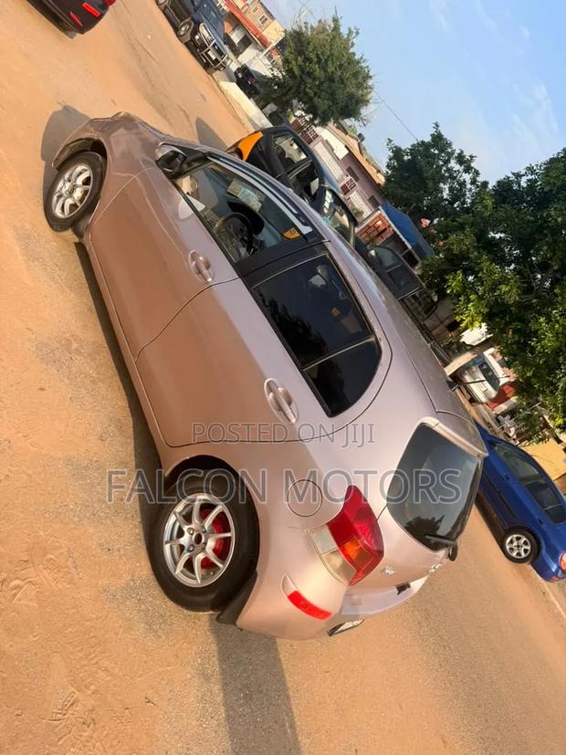 Toyota Vitz 2010 Pearl