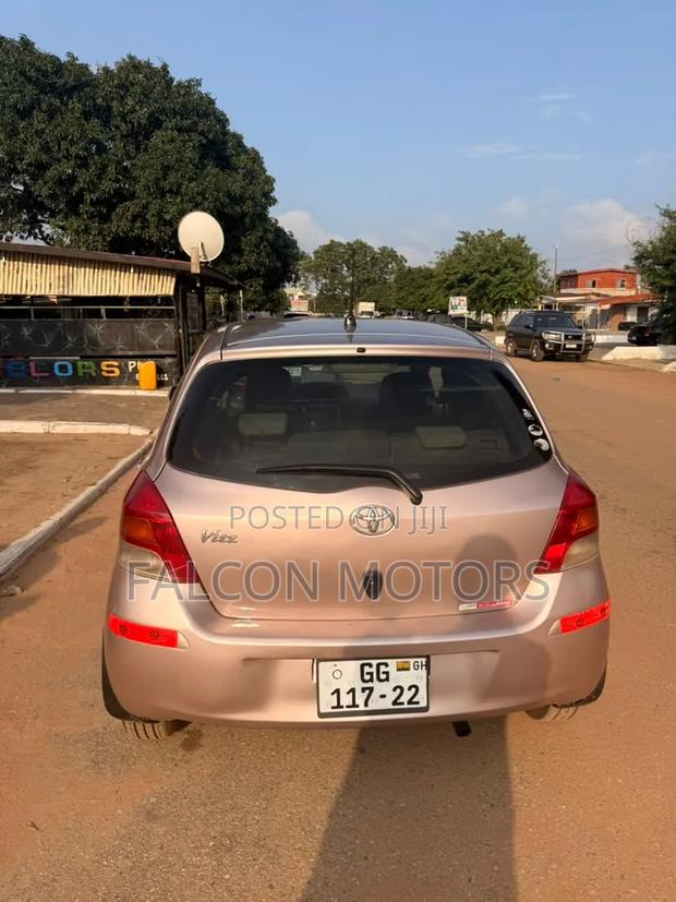 Toyota Vitz 2010 Pearl