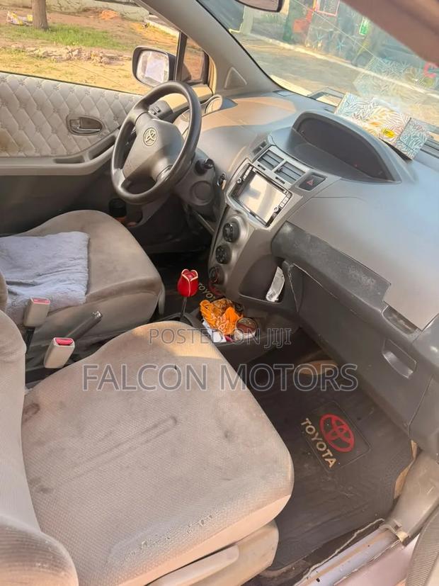 Toyota Vitz 2010 Pearl
