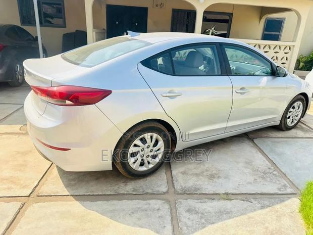 Hyundai Elantra 2018 Silver