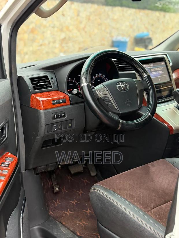 Toyota Alphard 2014 White