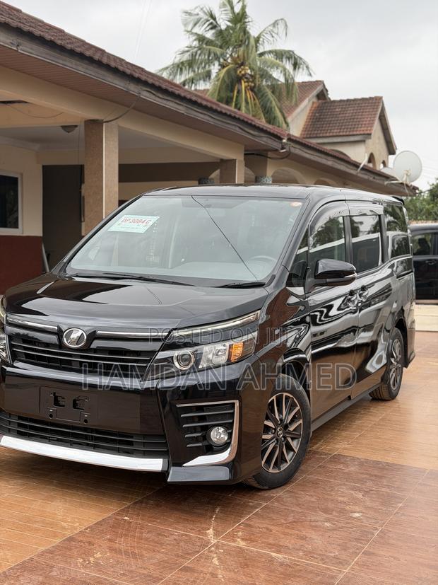 Toyota Voxy ZS Kirameki 2WD 8-Seater 2015 Black