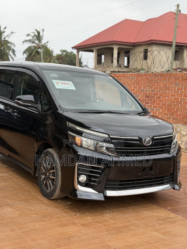 Toyota Voxy ZS Kirameki 2WD 8-Seater 2015 Black