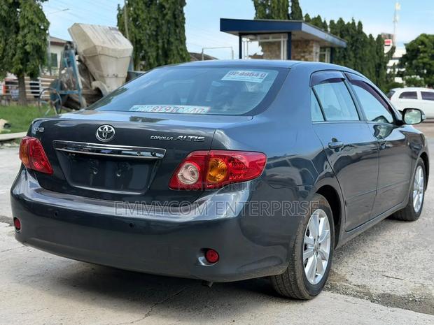 Toyota Corolla 2009 Gray