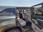 Toyota Highlander XLE 4x2 V6 (3.5L 6cyl 8A) 2018 Beige for sale