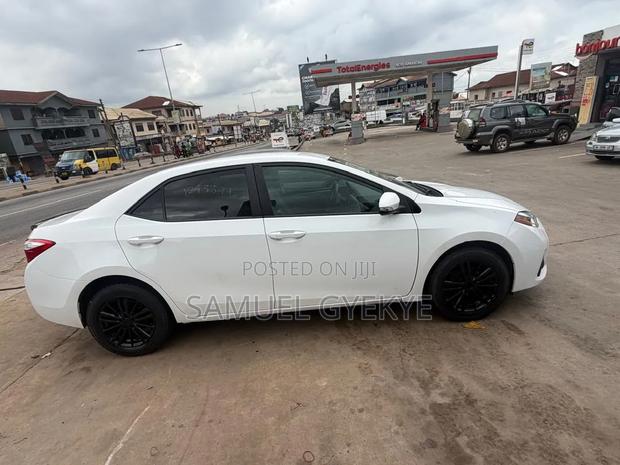 Toyota Corolla 2016 White