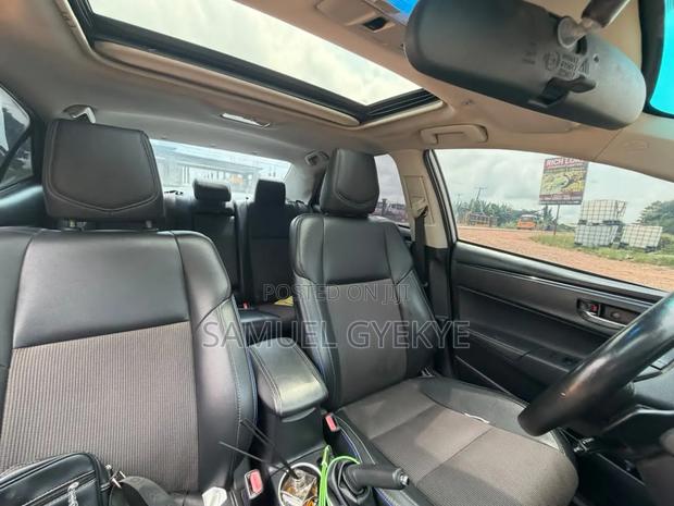 Toyota Corolla 2018 Silver