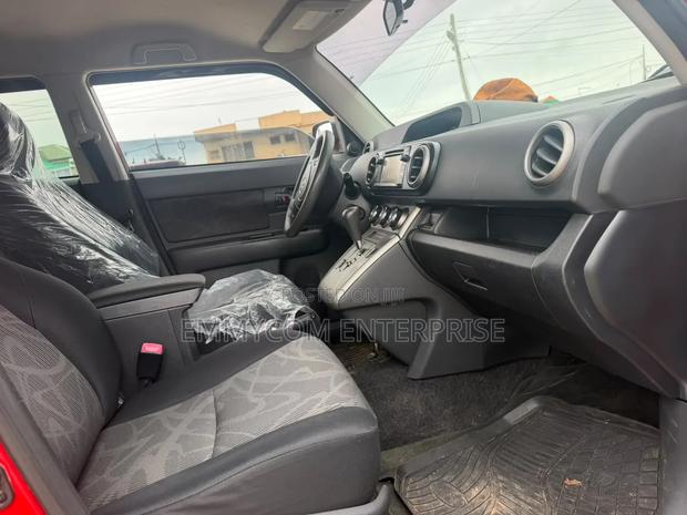 Toyota bB 2015 Red