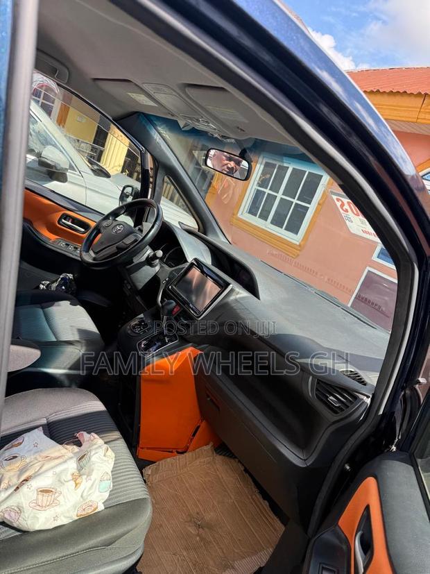 Toyota Voxy SV Premium 2014 Black