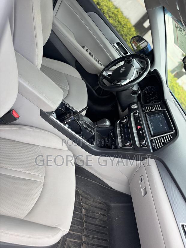 Hyundai Sonata SE 2019 Blue