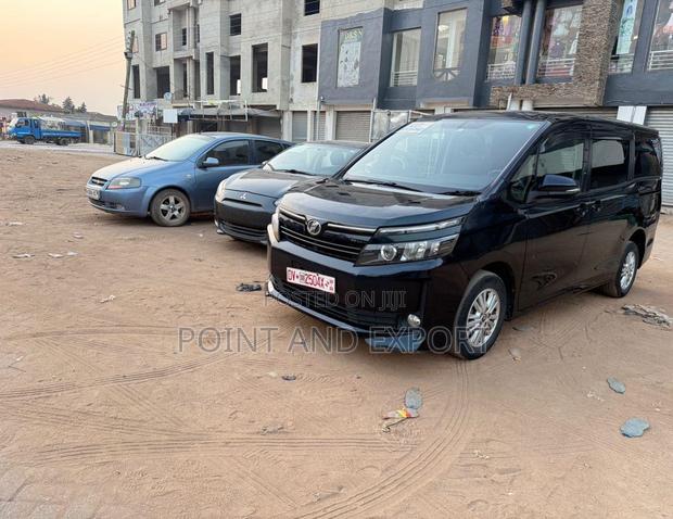 Toyota Voxy 2014 Black