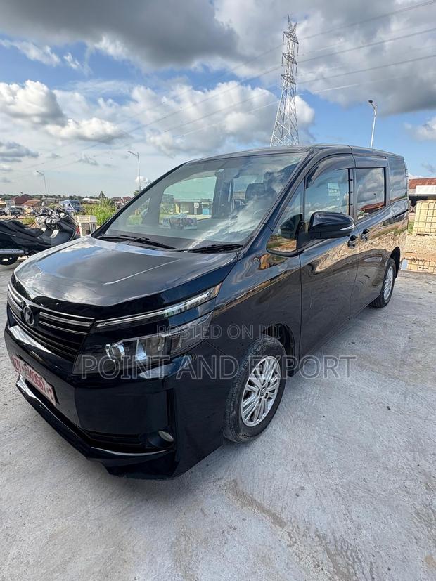 Toyota Voxy 2014 Black