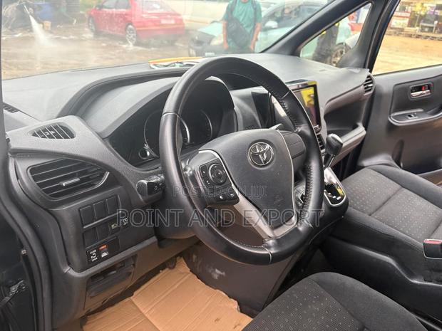 Toyota Voxy 2014 Black