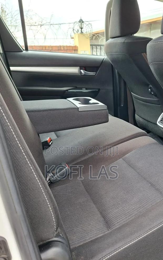 Toyota Hilux 2021 White
