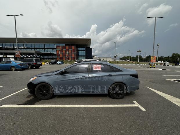 Hyundai Sonata Limited 2.0T Sedan (2.0L 4cyl 6A) 2013 Blue