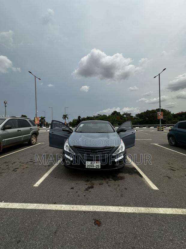 Hyundai Sonata Limited 2.0T Sedan (2.0L 4cyl 6A) 2013 Blue