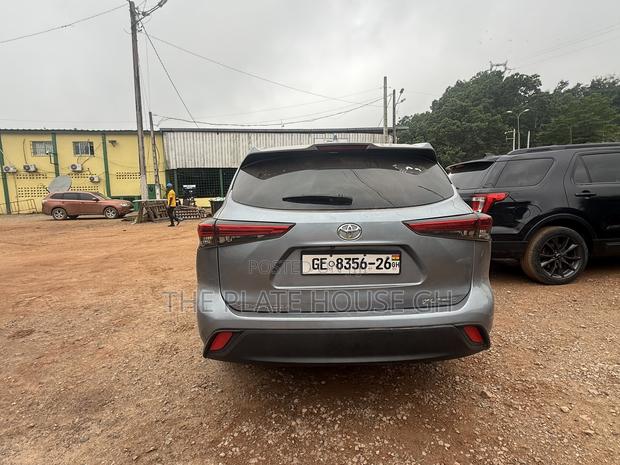 Toyota Highlander XLE 2022 Gray