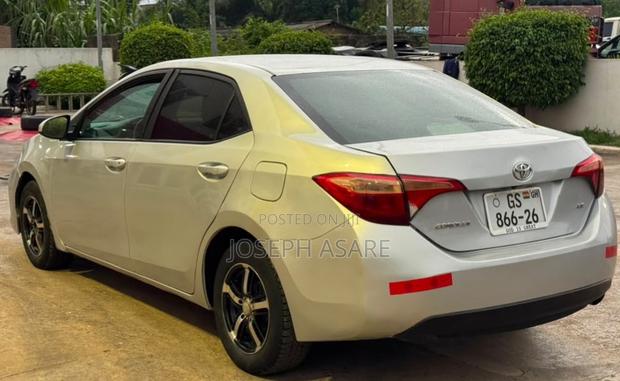 Toyota Corolla 2017 Silver