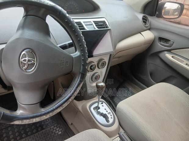 Toyota Belta 2010 Silver