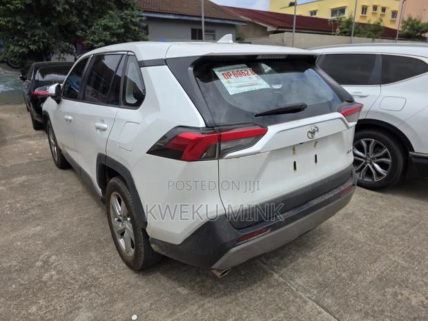 Toyota RAV4 2023 White