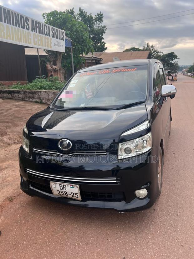 Toyota Voxy V 2WD 8-Seater 2012 Black