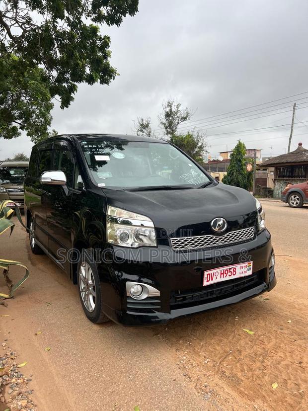 Toyota Voxy X L Edition 4WD 7-Seater 2013 Black