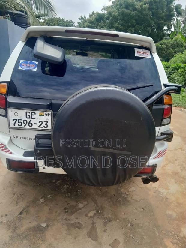Mitsubishi Challenger 2000 White
