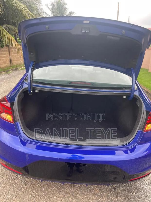 Hyundai Elantra 2019 Blue
