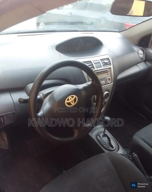 Toyota Yaris 2010 Black