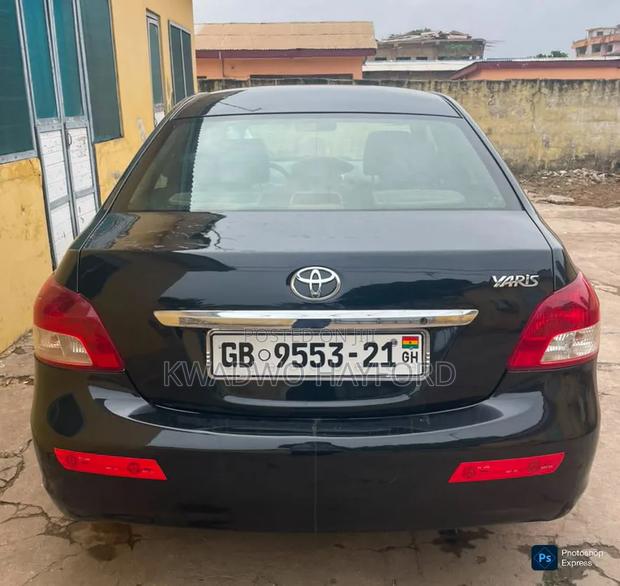 Toyota Yaris 2010 Black
