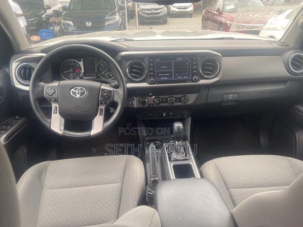 Toyota Tacoma 2018 Silver