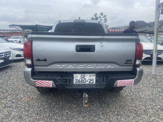 Toyota Tacoma 2018 Silver