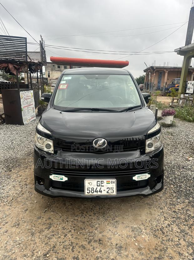 Toyota Voxy 2011 Black