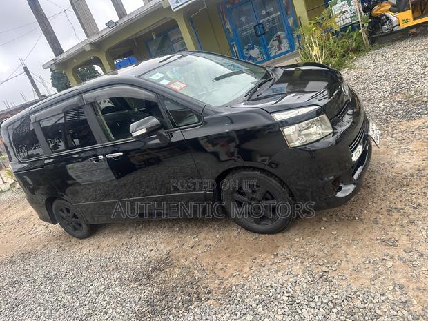 Toyota Voxy 2011 Black