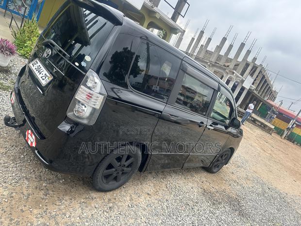 Toyota Voxy 2011 Black