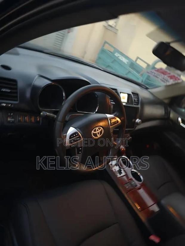 Toyota Highlander 2012 Black